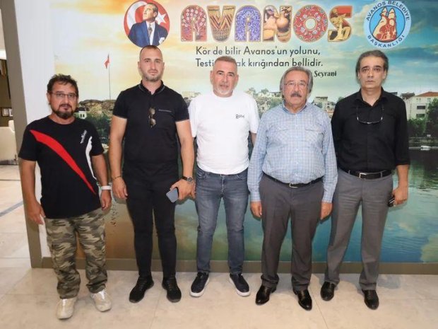 Hemşehrilerimiz Oğuz Doğru, Erdem Akcan, Ahmet Yerlikaya ve İlgar Baharlu Belediye Başkanımız Mustafa Kenan Sarıtaş'ı makamında ziyaret ettiler, nazik ziyaretleri için teşekkür ederiz.