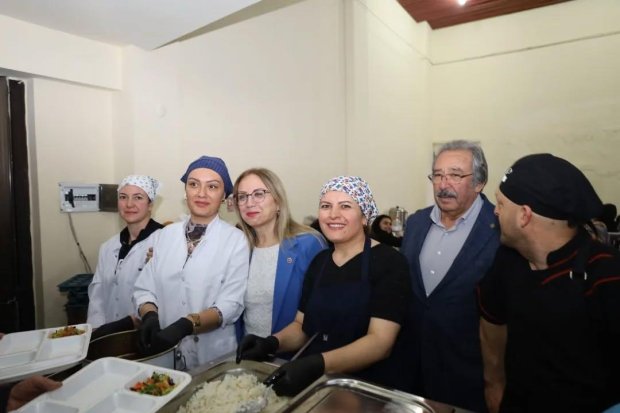 Bolluğu, bereketi ve rahmeti ile gelen Ramazan-ı Şerifte bir arada orucumuzu açmaya devam ediyoruz.