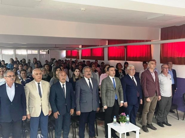 Avanos Mehmet Akif Ersoy Ortaokulu tarafından şiir dinletisi düzenlendi.
