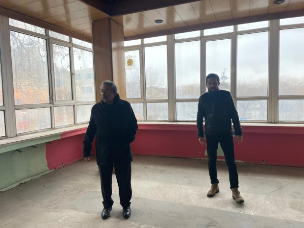 AVANOS’A YENİ KATMA DEĞER KAZANDIRMAK AMACIYLA ESKİ YURT BİNASINDA TEMİZLİK ÇALIŞMALARI DEVAM EDİYOR