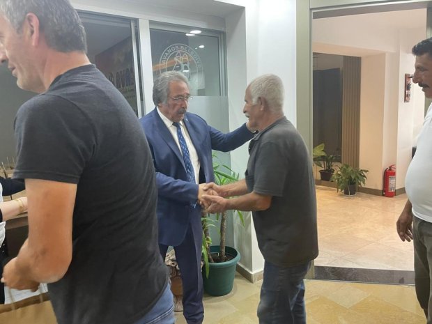 Belediye Başkanımız Sn. Mustafa Kenan Sarıtaş, Kurban Bayramı dolayısıyla belediye binasında ve bağlı hizmet birimlerinde görev yapan personelimizle bir araya gelerek bayramlaştı.