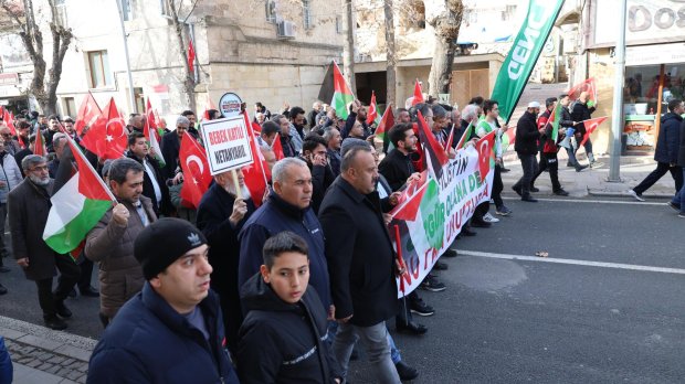 FİLİSTİN’E DESTEK YÜRÜYÜŞÜNDE AVANOS TEK YÜREK OLDU