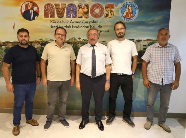 KGM Kayseri 6. Bölge müdürlüğünden Baş Mühendis Volkan Bahar ve İnşaat Mühendisi Şuayip Aytekin Belediye Başkanımız Mustafa Kenan Sarıtaş'ı makamında ziyaret ettiler.