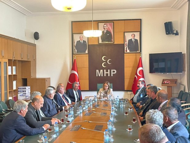 TBMM MHP Grup Başkan Vekili ve Nevşehir Milletvekilimiz Sayın Prof. Dr. Filiz Kılıç’ın daveti üzerine, Belediye Başkanımız Sayın Mustafa Kenan Sarıtaş ve Avanos köy muhtarlarının katılımıyla geniş kapsamlı bir istişare toplantısı gerçekleştirildi.