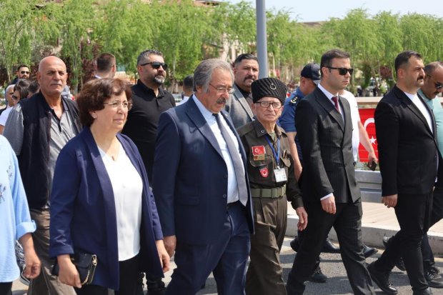 19 Mayıs Atatürk'ü Anma Gençlik ve Spor Bayramı Kutlamaları Bayrak Yürüyüşü ile Başladı