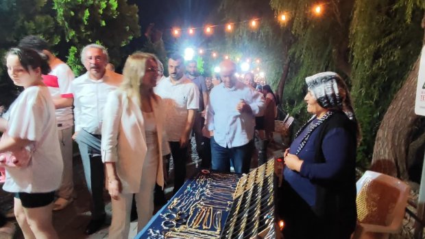 Nevşehir Milletvekilimiz Sn. Prof. Dr. Filiz Kılıç, Belediye Başkanımız ile birlikte Avanos Geleneksel Halk Panayırını ve Kadın Emek Stantlarını ziyaret etti.