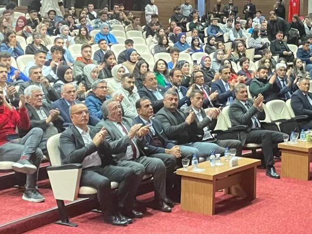 Belediye Başkanımız Mustafa Kenan Sarıtaş, Nevşehir Hacı Bektaş Veli Üniversitesi Kongre ve Kültür Merkezinde gerçekleştirilen " Kardeş Filistin Halkını Anlamak ve Anlatmak" adlı panele katıldı.