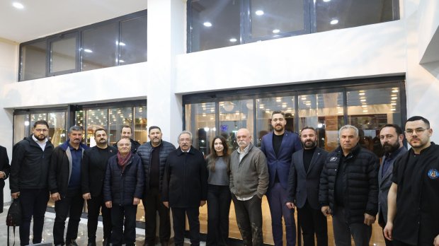 Belediye Başkanımız, Avanos’un yetiştirdiği değerli sinema sanatçısı hemşehrimiz Sayın Dr. Ercan Kesal ile ilçemizde çekimlerine başlanan Kıyıdaki Gölge filminin set ekibini belediyemiz Sosyal Tesislerinde ağırladı.