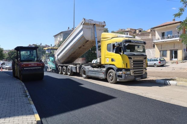 “Avanos’un Çehresini Değiştiren Hizmet: İnönü Caddesi’nde BSK Sıcak Asfalt Atımı Başladı”