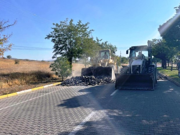 Belediye Başkanımız Sayın Mustafa Kenan Sarıtaş, İnönü Caddesi’nde sıcak asfalt çalışmalarının startını verdi.