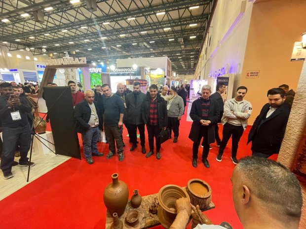 Nevşehir Valimiz Sayın Ali Fidan, EMITT 2025 Turizm Fuarında Avanos Standını Ziyaret Etti.