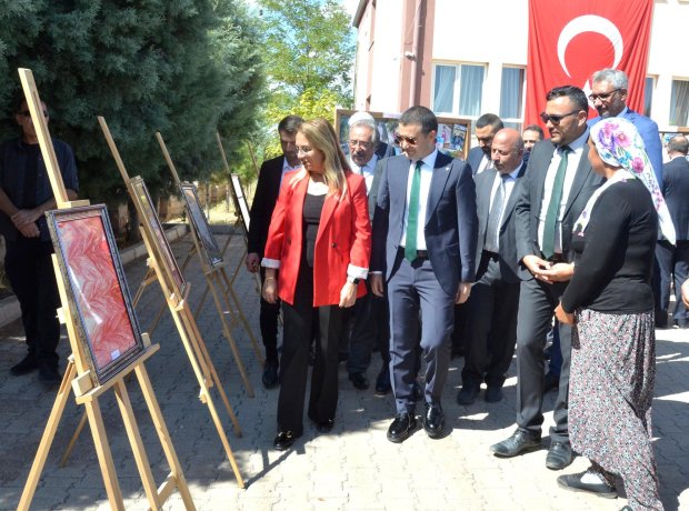 MHP Grup Başkanvekili ve Nevşehir Milletvekilimiz Prof. Dr. Filiz Kılıç, Avanos Kaymakamı Osman Bilici ve Belediye Başkanımız Mustafa Kenan Sarıtaş Ayhanlar İlkokulu tarafından hazırlanan 2024-2025 Eğitim - Öğretim Yılı Okul heyecanı kutlama programı ve A