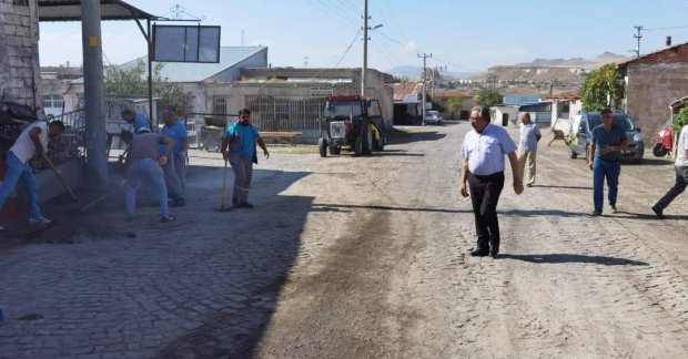 Destek Hizmetleri Müdürlüğüne bağlı ekiplerimiz, ilçemiz Sanayi Bölgesinde iş makineleri ile yol, kaldırım, çöp ve sanayi atığı temizliği gerçekleştirdiler.