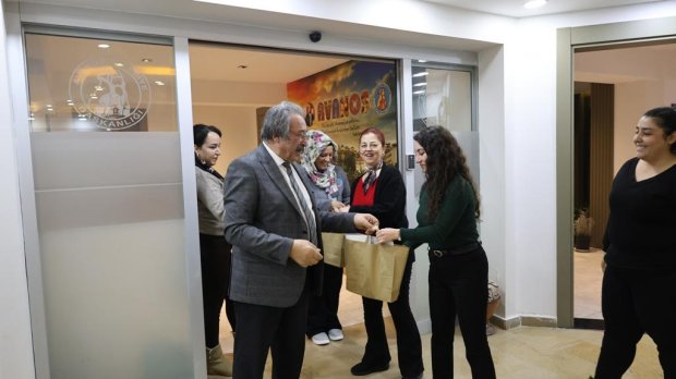 BELEDİYE BAŞKANIMIZ PERSONELLERİMİZİN YENİ YILINI KUTLADI
