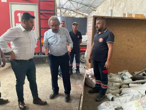 Belediye Başkanımız iş sahaları ile sanayide bulunan depoları, itfaiye garajını, marangoz ve demir atölyelerini kontrol etti.