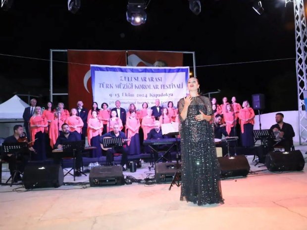 10 farklı koronun katılım sağladığı "7.Uluslararası Türk Müziği Korolar Festivali" Konseri Amfi Tiyatro'da Avanoslu müzik severlerin katılımı ile gerçekleşti.