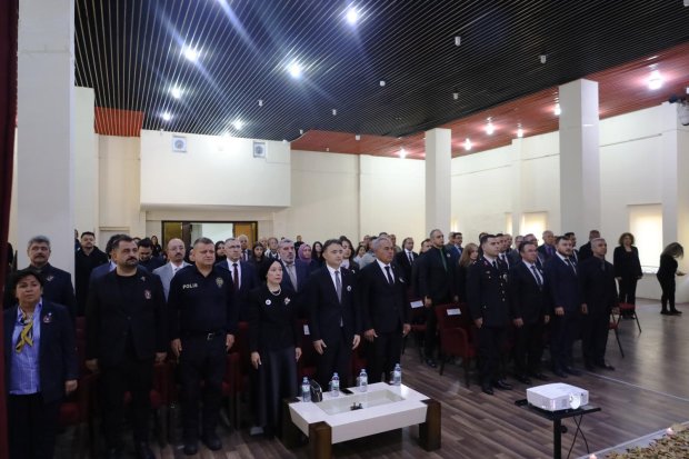 Belediyemiz toplantı salonunda, 10 Kasım Atatürk’ü Anma Günü dolayısıyla anma programı düzenlendi.