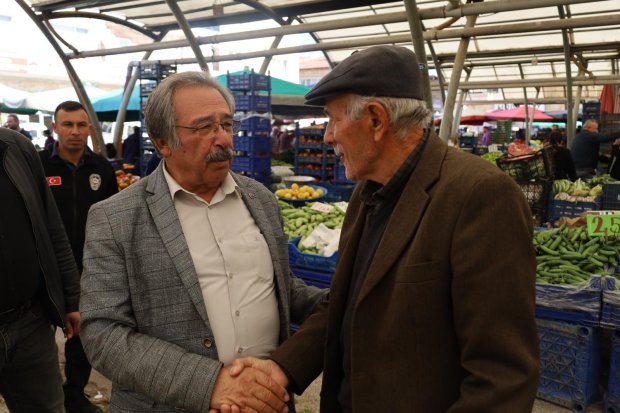 Belediye Başkanımız Sayın Mustafa Kenan Sarıtaş, Cuma günü pazaryerini ziyaret ederek esnaflarımızla ve hemşehrilerimizle tek tek sohbet etti.