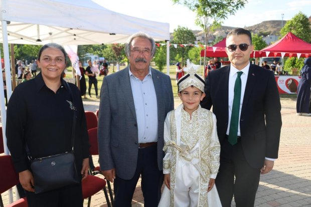 Kayseri Vakıflar Bölge Müdürlüğü tarafından Avanos'ta toplu sünnet şöleni gerçekleştirildi.