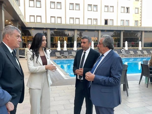 Belediye Başkanımız Mustafa Kenan Sarıtaş MHP Belediye Meclis üyesi Vedat Elma ile birlikte Moldova Nevşehir Fahri Konsolosu Uğurhan Şaşmaz beyin Konsolosluk verilme resepsiyonuna katılım sağladılar.