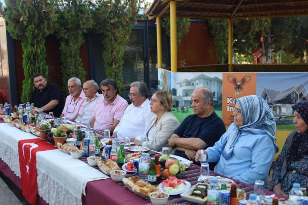 TBMM MHP Grup Başkanvekili ve Nevşehir Milletvekilimiz Sayın Prof. Dr. Filiz Kılıç, Belediye Başkanımız Sayın Mustafa Kenan Sarıtaş, MHP heyeti ile birlikte Karacauşağı Köyü, Kalaba Belediyesi ve Sarılar Köyü’ne ziyarette bulunuldu.