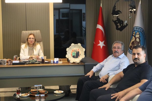 TBMM MHP Grup Başkan Vekili ve Nevşehir Milletvekilimiz Sayın Prof. Dr. Filiz Kılıç, Nevşehir MHP İl Başkanı Sayın Adnan Doğu ile birlikte Belediye Başkanımız Sayın Mustafa Kenan Sarıtaş’ı ziyaret etti.