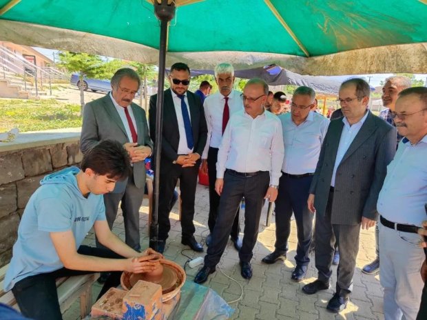 Belediye Başkanımız Ayhanlar İlkokulu Tarafından Hazırlanan Yıl Sonu Etkinliğine Katılım Sağladı.