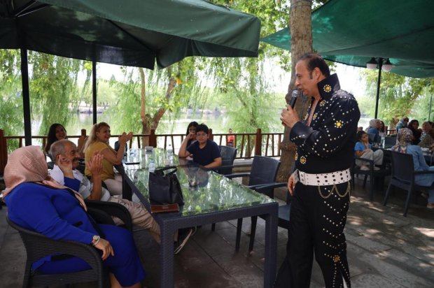 Almanya Kapadokya Kültür Derneği ve Avrupa Nevşehirliler Platformu ve Belediyemiz iş birliğinde düzenlenen “Kapadokya Gurbetçiler Buluşması Müzik Şöleni”, Belediyemize ait Kızılırmak Sosyal Tesisleri'nde gerçekleştirildi.