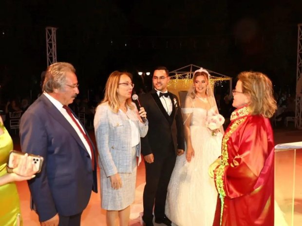 Nevşehir Milletvekilimiz Sn. Prof. Dr. Filiz Kılıç ve Belediye Başkanımızın Mustafa Kenan Sarıtaş, Hüseyin ve İlayda Çiftinin Nikah Şahidi Oldular