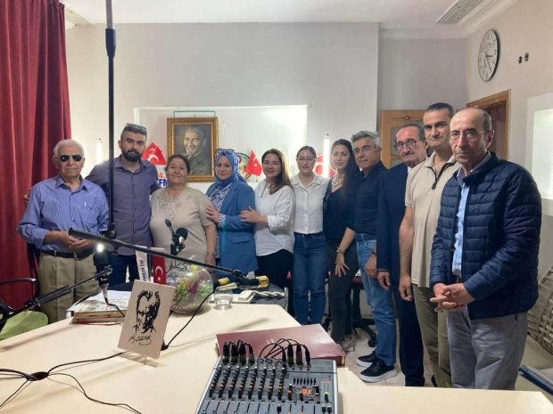 Koro üyelerimiz, Kapadokya FM’de yayınlanan ve Ömer Kavak’ın hazırlayıp sunduğu “Görmeyen Gözler” programına konuk oldular.