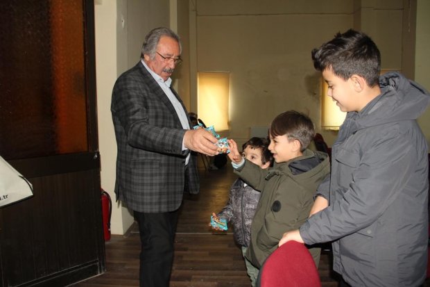 "61. Kütüphane Haftası" etkinlikleri kapsamında düzenlenen animasyon film gösterimi çocukların büyük ilgisi ve yoğun katılımıyla gerçekleştirildi.