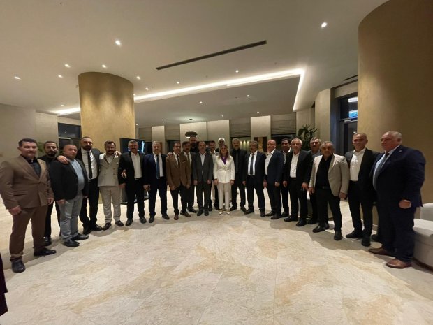 Belediye Başkanımız Sayın Mustafa Kenan Sarıtaş, kıymetli eşi Sayın Cahide Sarıtaş Hanımefendi ile birlikte, Göreme Belediye Başkanı Sayın Ömer Eren ve değerli eşi Sayın Aynur Eren Hanımefendi’nin oğulları Mert Eren’in düğün merasimine katıldı.