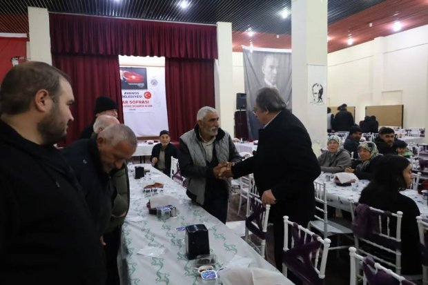 Belediyemiz tarafından düzenlenen geleneksel iftar yemeği, yoğun katılımla devam ediyor.