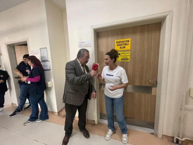 Belediye Başkanımız Sayın Mustafa Kenan Sarıtaş, 14 Mart Tıp Bayramı Dolayısıyla Sağlık Çalışanlarını Ziyaret Etti.