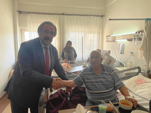 Belediye Başkanımız Sn. Mustafa Kenan Sarıtaş, Nevşehir Devlet Hastanesinde Tedavi Gören Hemşehrilerimizi Ziyaret Etti