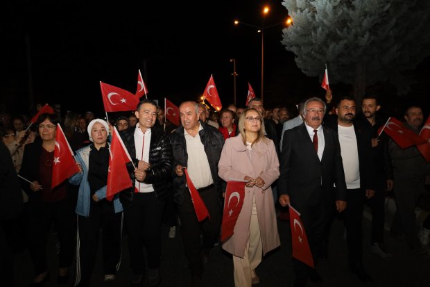 29 Ekim Cumhuriyet Bayramı kutlamaları kapsamında, Fener Alayı ve Kortej Yürüyüşü Gerçekleştirildi