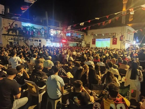Türk halkına bu muhteşem duyguları yaşatan, 85 milyonu tek yürek yapan birbirinden yetenekli evlatlarımıza yaşattıkları bu gurur için teşekkür ediyoruz.