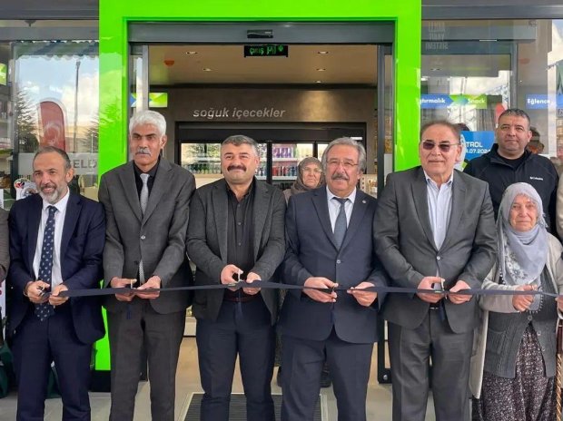 Belediye Başkanımız Mustafa Kenan SARITAŞ, Ankara - Kayseri yolu üzeri Çalış Kasabamızda faaliyete başlayan Azimli Petrol isimli işyerinin açılış törenine katıldı.
