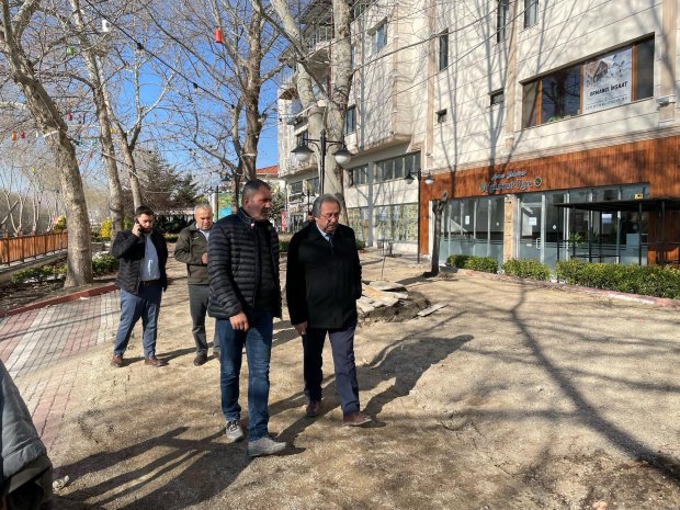 Belediye Başkanımız Sn. Mustafa Kenan Sarıtaş, belediyemize ait Kızılırmak Kafe önünde devam eden peyzaj çalışmalarını yerinde inceledi.