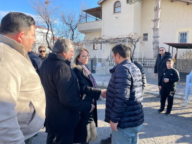 MHP TBMM Grup Başkanvekili ve Nevşehir Milletvekilimiz Sn. Prof. Dr. Filiz Kılıç ve Belediye Başkanımız Sn. Mustafa Kenan Sarıtaş ile birlikte Emekli Polis Mustafa Kenanoğlu’nun Cumhuriyet Mahallesindeki taziye evine ziyarette bulundular.