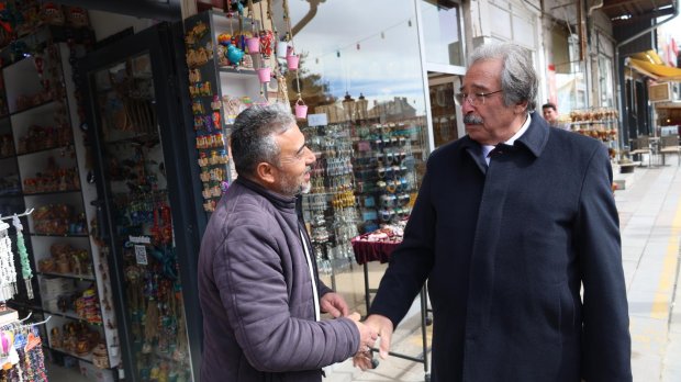 BELEDİYE BAŞKANIMIZ ÇARŞI MERKEZİNDE VATANDAŞLARIMIZIN BAYRAMLARINI KUTLADI