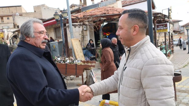 BELEDİYE BAŞKANIMIZ ÇARŞI MERKEZİNDE VATANDAŞLARIMIZIN BAYRAMLARINI KUTLADI