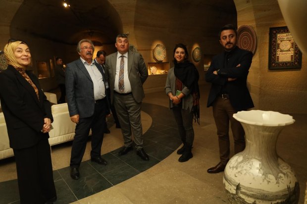 Belediye Başkanımız Sayın Mustafa Kenan Sarıtaş, Çevre, Şehircilik ve İklim Değişikliği Bakanlığı Türkiye Çevre Ajansı ve Sıfır Atık Yönetim Direktörü Sayın Tuğrul Çamaş'ı, Çevre, Şehircilik ve İklim Değişikliği İl Müdürü Sayın Yasemin Demirörs ile b