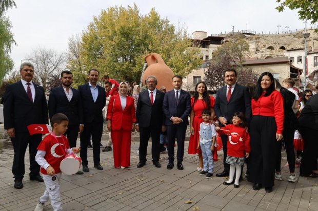 Cumhuriyetimizin 102. yılı etkinlikleri kapsamında, Avanos Mutlu Çocuk Anaokulu tarafından Cumhuriyet Korteji Yürüyüşü ve Çocuk Şenliği etkinliği düzenlendi.