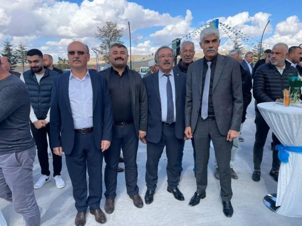 Belediye Başkanımız Mustafa Kenan SARITAŞ, Ankara - Kayseri yolu üzeri Çalış Kasabamızda faaliyete başlayan Azimli Petrol isimli işyerinin açılış törenine katıldı.
