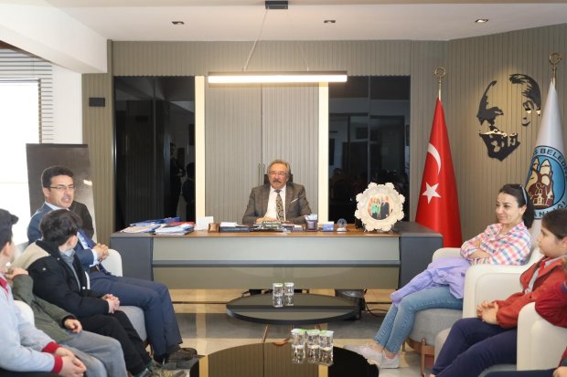 Alaeddin İlköğretim Okulu öğrencileri, Belediye Başkanımız Sn. Mustafa Kenan Sarıtaş’ı ziyaret ettiler.