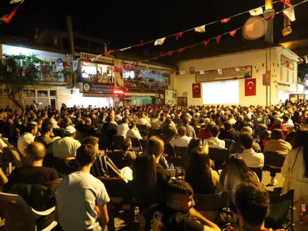 Türk halkına bu muhteşem duyguları yaşatan, 85 milyonu tek yürek yapan birbirinden yetenekli evlatlarımıza yaşattıkları bu gurur için teşekkür ediyoruz.