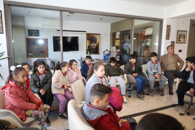 Alaeddin İlköğretim Okulu öğrencileri, Belediye Başkanımız Sn. Mustafa Kenan Sarıtaş’ı ziyaret ettiler.