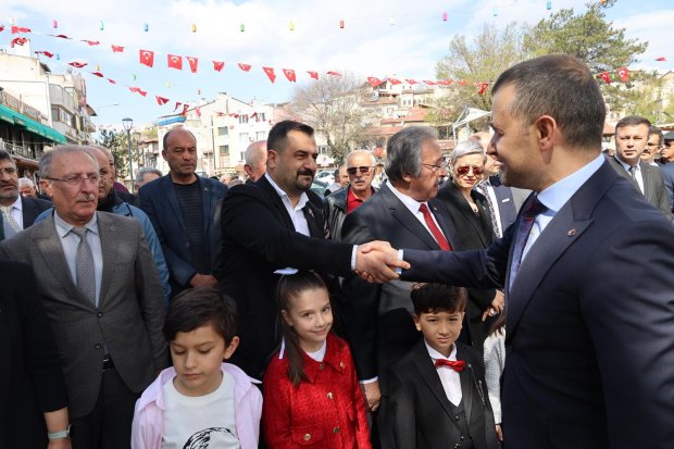 23 NİSAN ULUSAL EGEMENLİK VE ÇOCUK BAYRAMI DOLAYISIYLA ÇELENK TÖRENİ DÜZENLENDİ