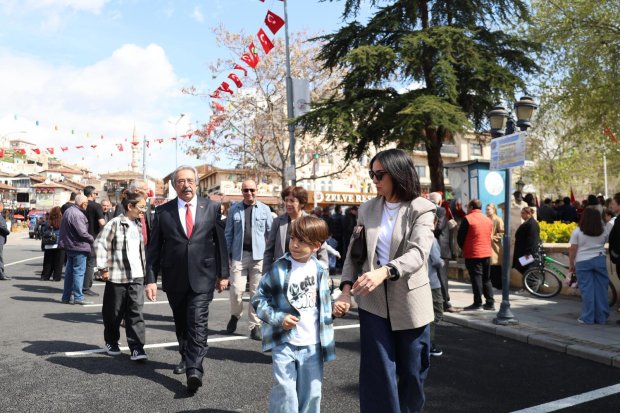23 NİSAN ULUSAL EGEMENLİK VE ÇOCUK BAYRAMI DOLAYISIYLA ÇELENK TÖRENİ DÜZENLENDİ